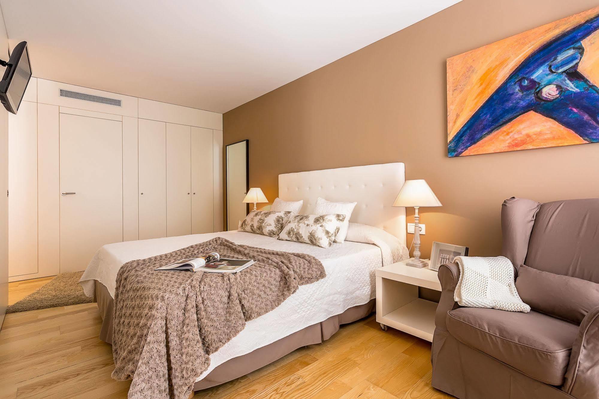 Urban District Apartments - Rambla Suites & Pool Barselona Dış mekan fotoğraf