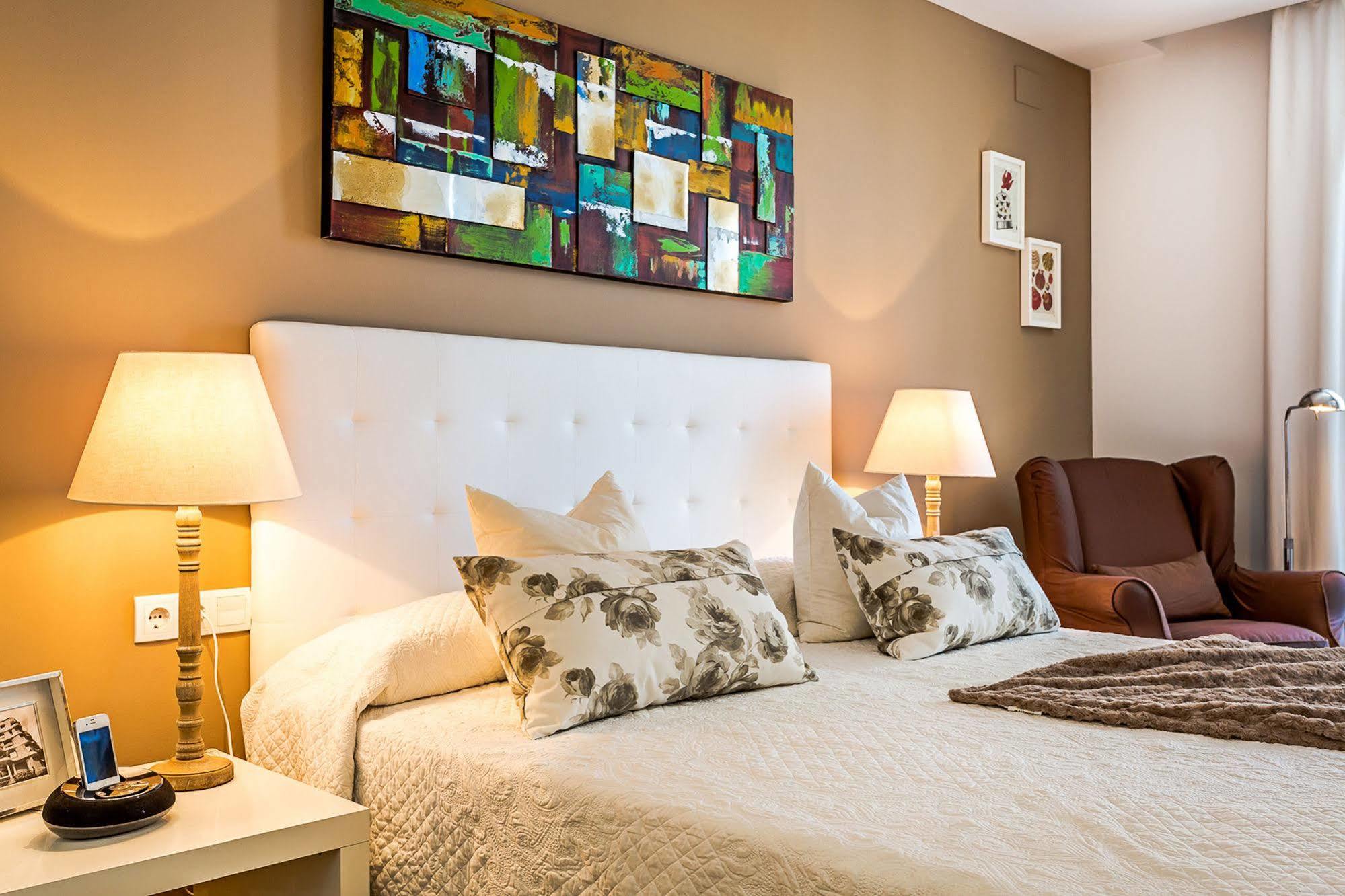 Urban District Apartments - Rambla Suites & Pool Barselona Dış mekan fotoğraf
